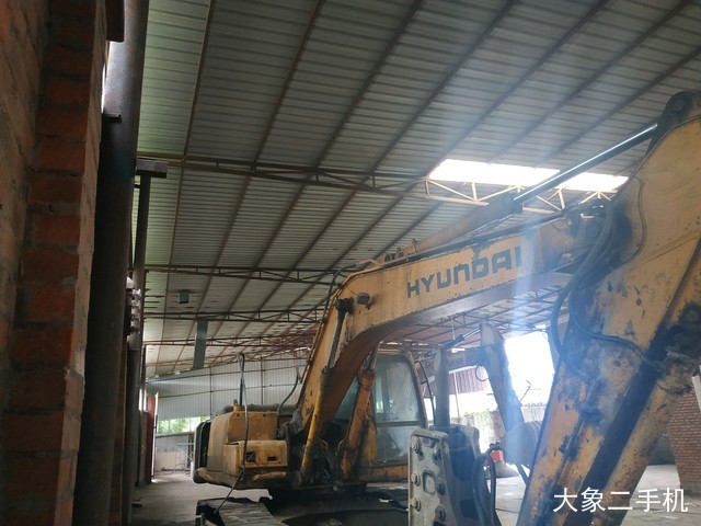 现代 R225LC-7 挖掘机