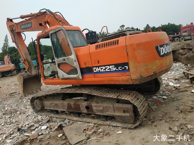 斗山 DH225LC-7 挖掘机