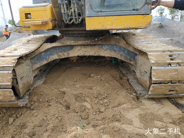 徐工 XE215C 挖掘机