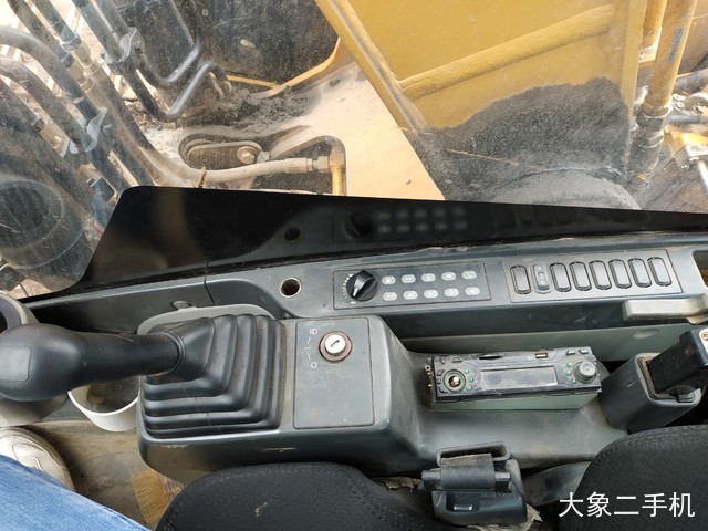 卡特彼勒 323D2L 挖掘机