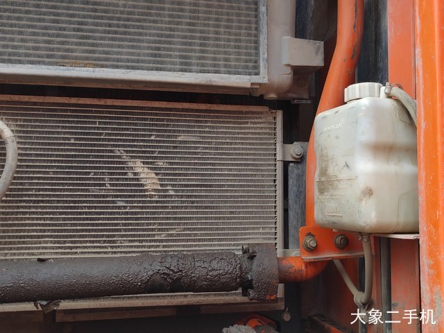 斗山 DX260LC 挖掘机