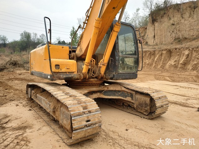 现代 R225LC-7 挖掘机
