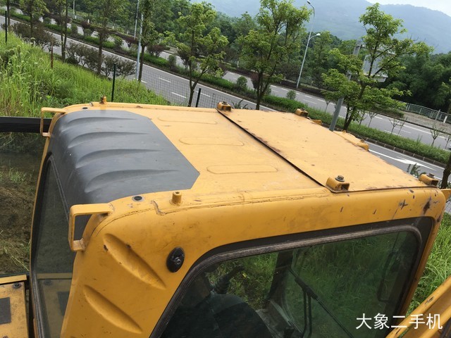山东临工 LG6135E 挖掘机