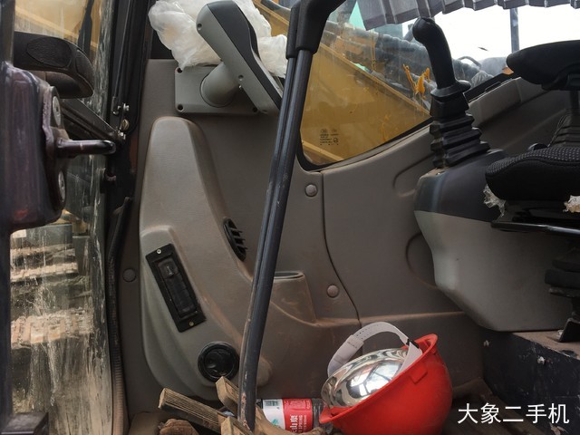 徐工 XE75D 挖掘机