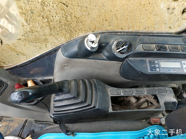 神钢 SK270D-8 挖掘机