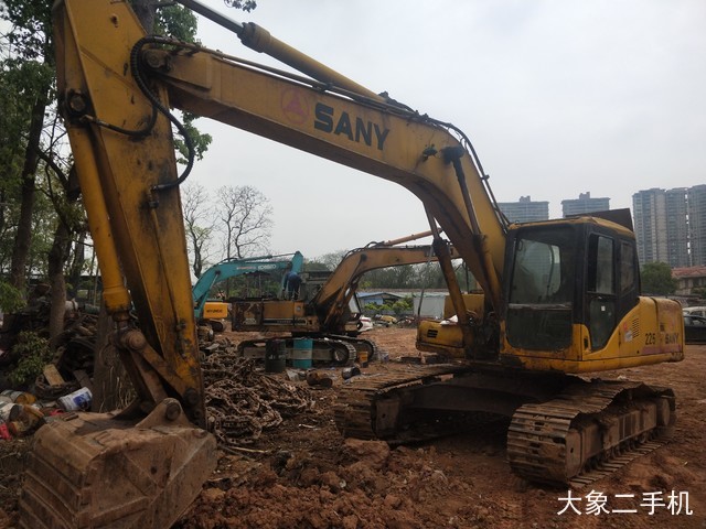 三一重工 SY215C-8 挖掘机