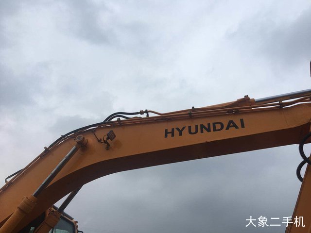 现代 R215-9 挖掘机