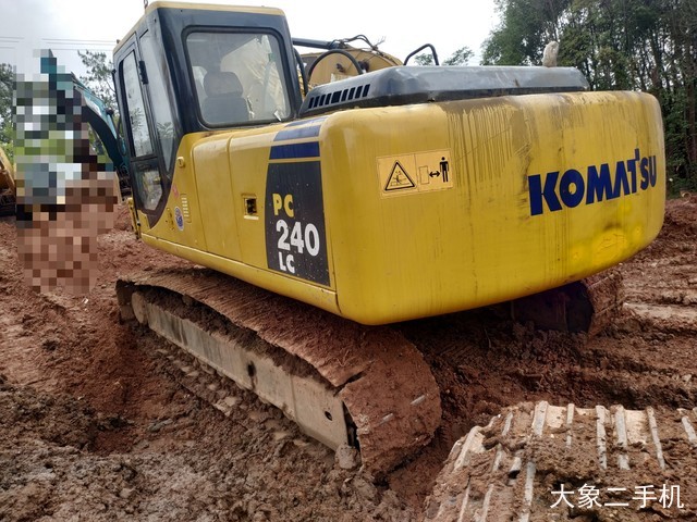 三一重工 SY215C-8 挖掘机