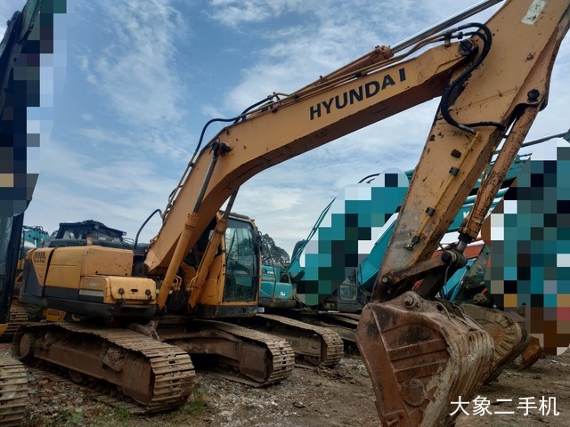 现代 R215-9 挖掘机