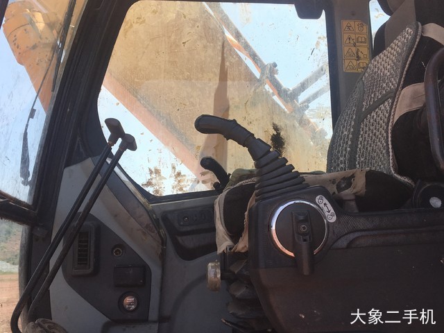 现代 R225LC-7 挖掘机