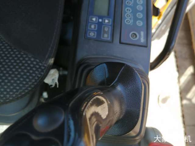 龙工 LG6225 挖掘机