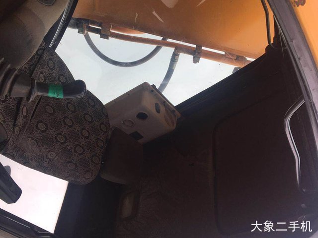 现代 R215-9 挖掘机