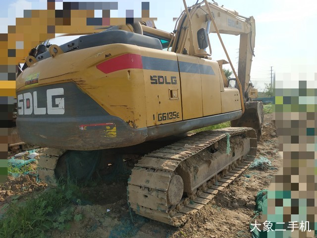 山东临工 LG6135E 挖掘机