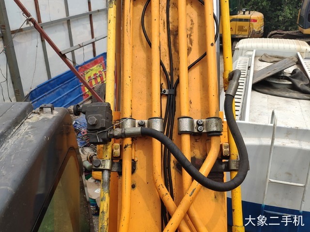 现代 R225LC-7 挖掘机