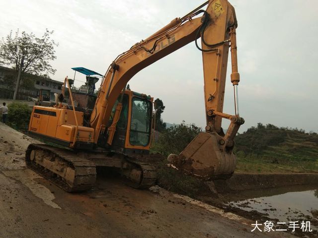 山东临工 E6135F 挖掘机