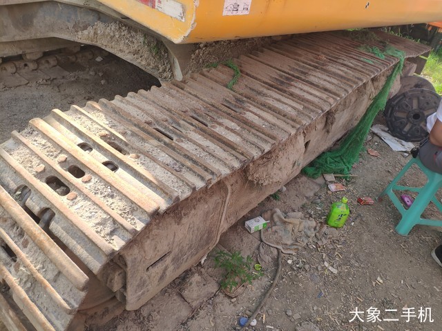 徐工 XE215C 挖掘机