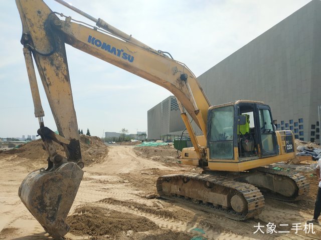 小松 PC220-8 挖掘机