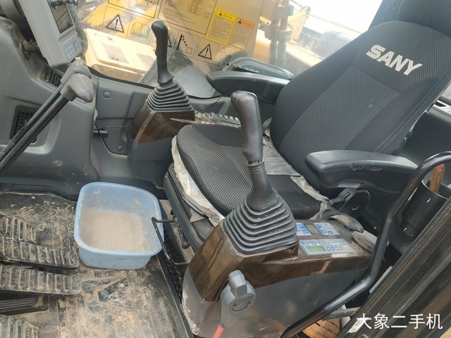 三一重工 SY215C-9 挖掘机