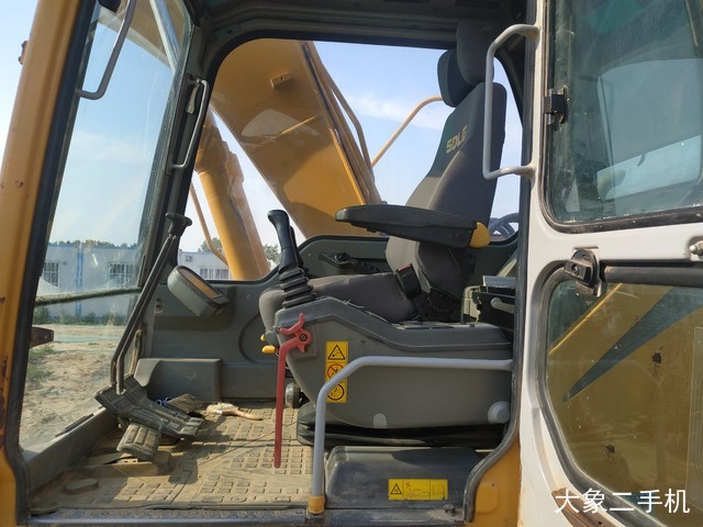 山东临工 LG6135E 挖掘机