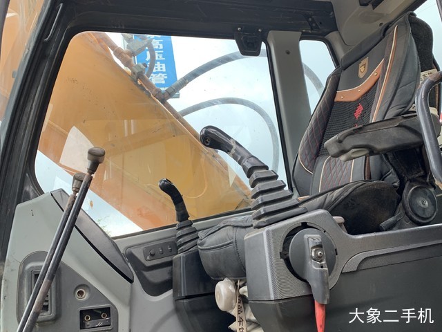 现代 R215-7C 挖掘机