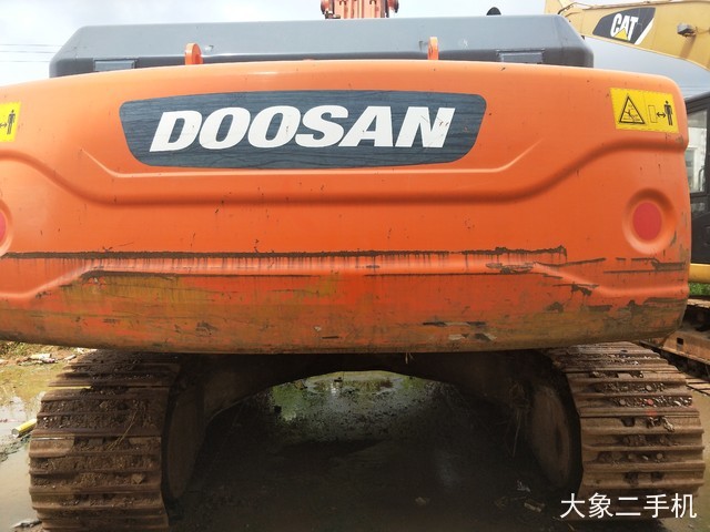 斗山 DX300LC 挖掘机