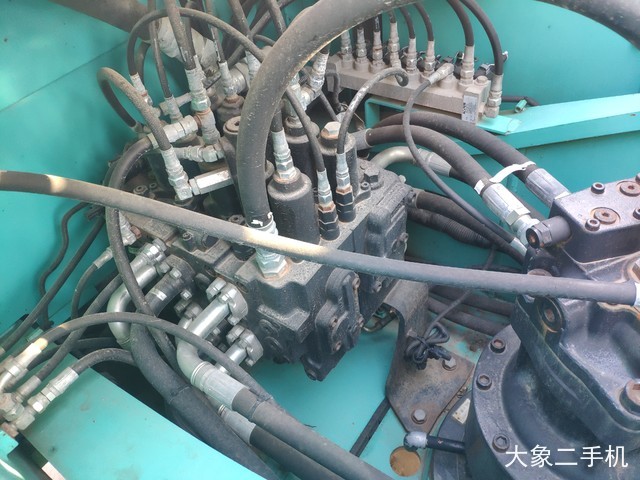 神钢 SK200-8 挖掘机