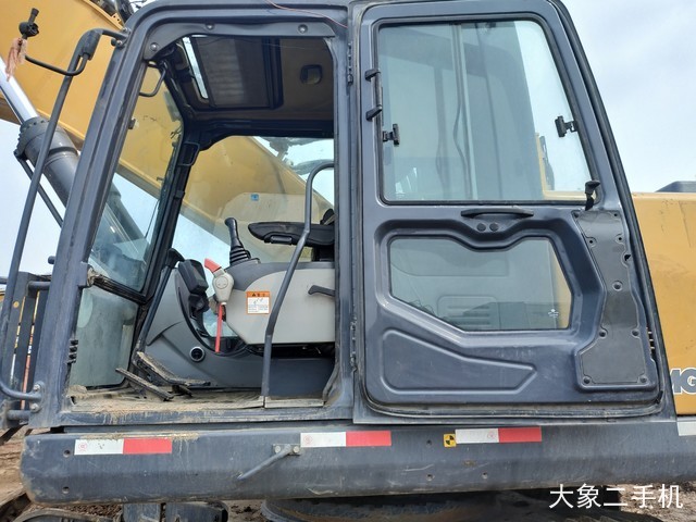 徐工 XE470C 挖掘机