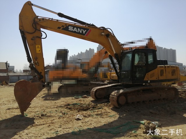 三一重工 SY215C 挖掘机