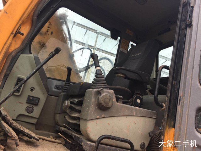 现代 R150LC-7 挖掘机