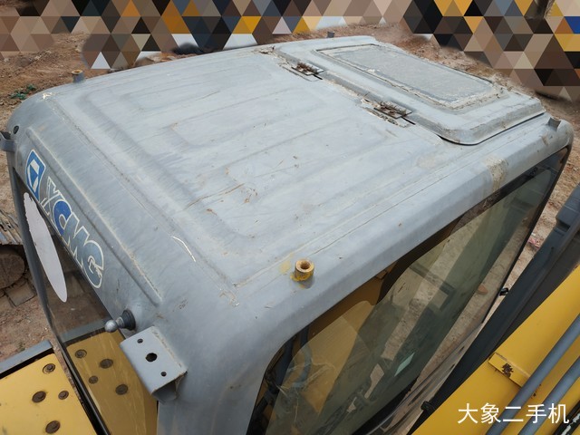 徐工 XE215C 挖掘机