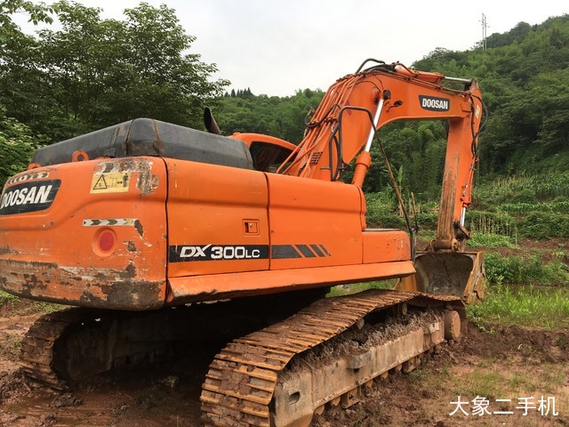 斗山 DX260LC 挖掘机