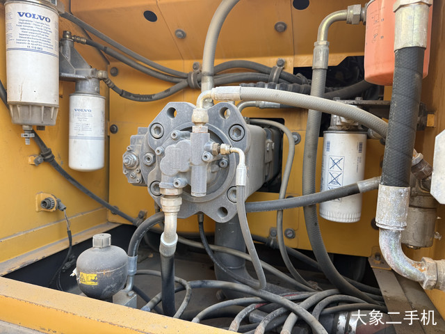 沃尔沃 EC210BLC 挖掘机