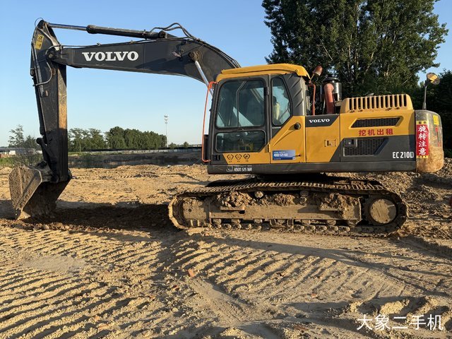 沃尔沃 EC210D 挖掘机