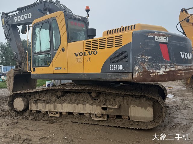 沃尔沃 EC240 挖掘机