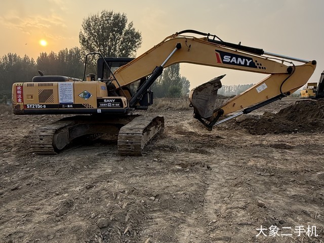 三一重工 SY215C-9 挖掘机