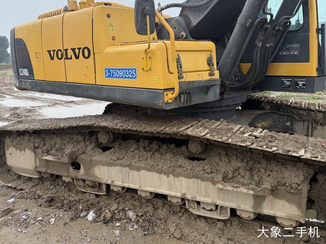 沃尔沃 EC240 挖掘机