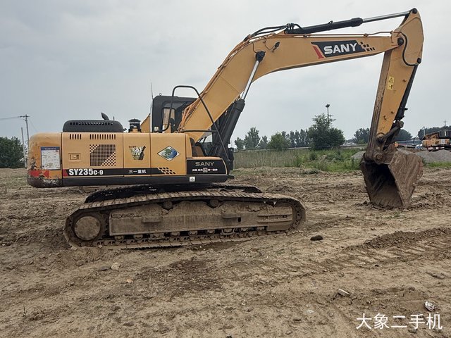 三一重工 SY235C-9 挖掘机