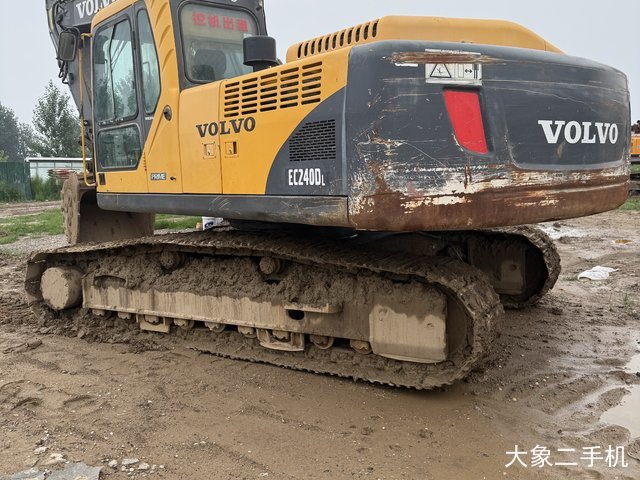 沃尔沃 EC240 挖掘机