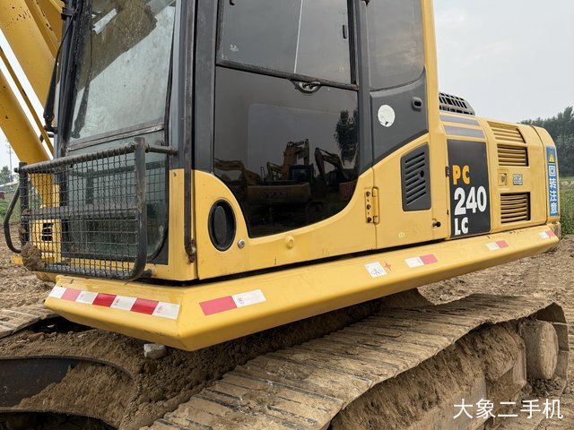 小松 PC240LC-8M0 挖掘机