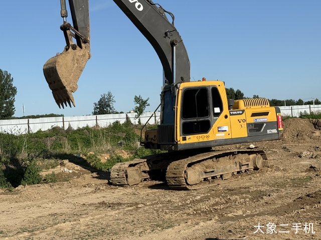 沃尔沃 EC210B 挖掘机
