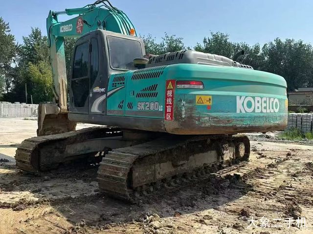 神钢 SK260 挖掘机