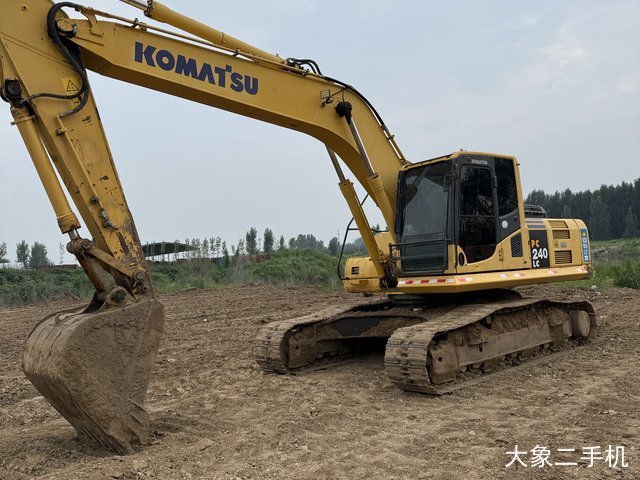 小松 PC240LC-8M0 挖掘机