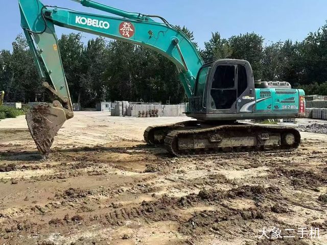 神钢 SK260 挖掘机