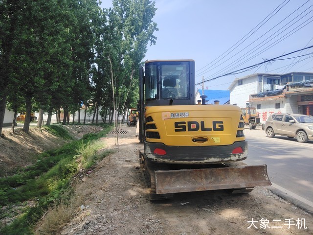 山东临工 E660FL 挖掘机