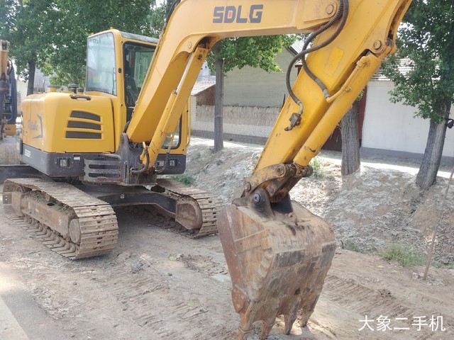 山东临工 E660FL 挖掘机