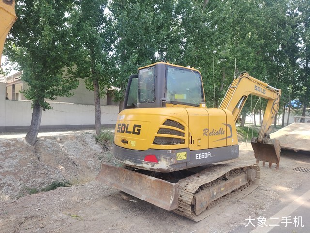 山东临工 E660FL 挖掘机