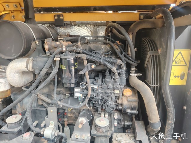 山东临工 E660FL 挖掘机