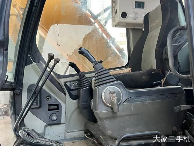 现代 R225LC-7 挖掘机