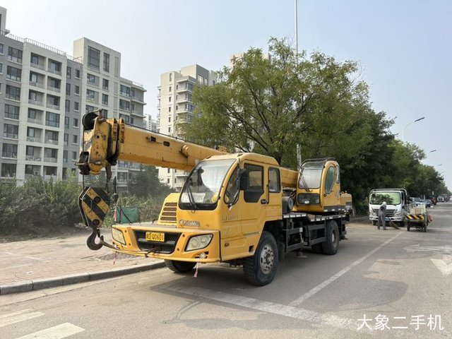 徐工 QY12 起重机