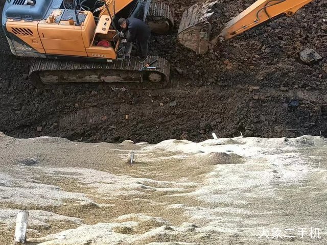 现代 130LVS 挖掘机